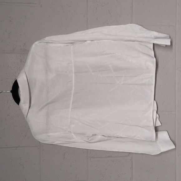 Lulu's Cropped White Button Down Shirt Size Small - Picture 4 of 4